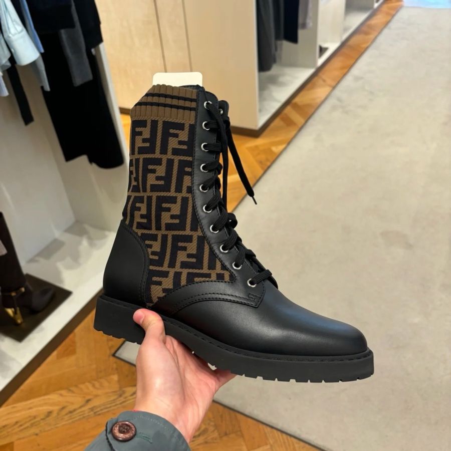 港現🇭🇰 Fendi 👩🦰 滿Logo FF 靴 37-2