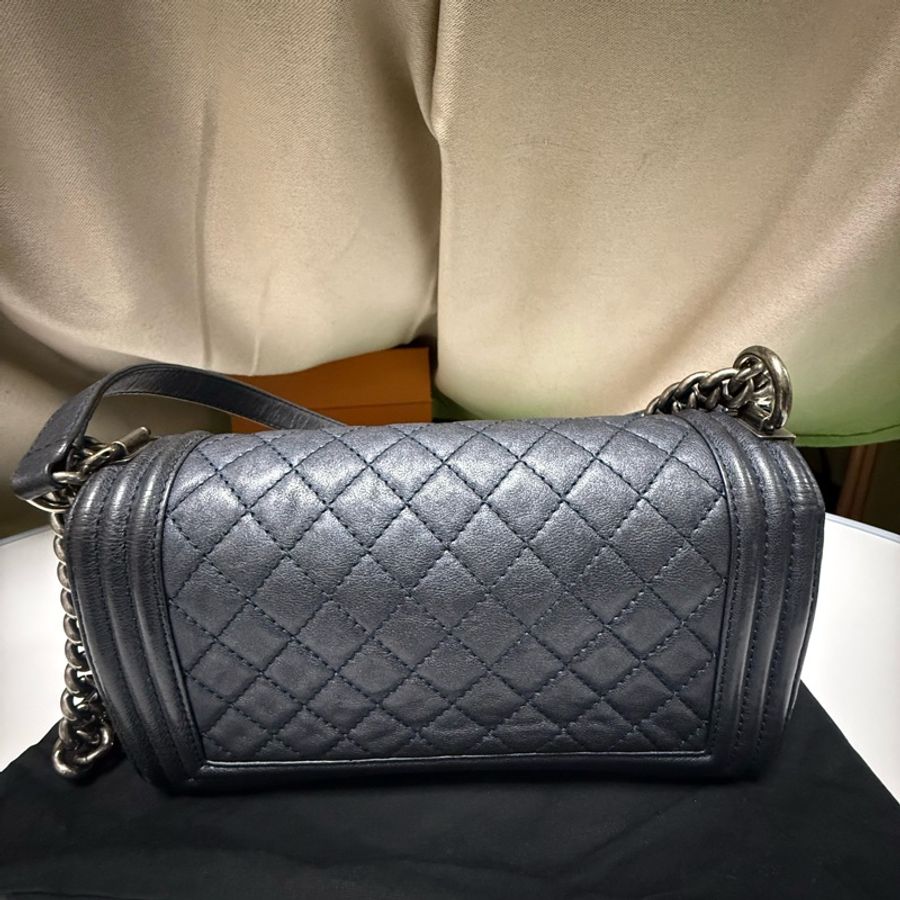 CHANEL BOY MEDIUM-2