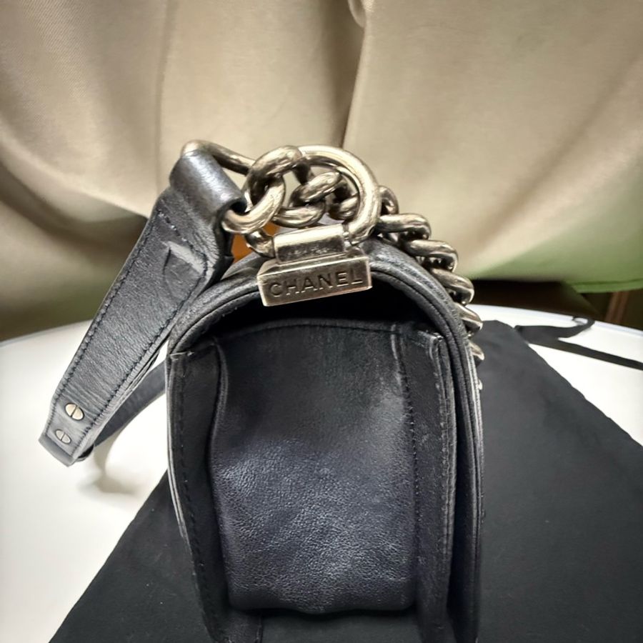 CHANEL BOY MEDIUM-3