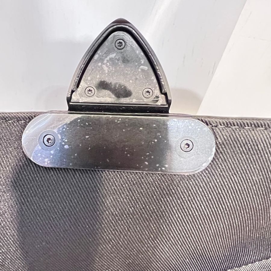LV 黑牛皮壓紋S Lock黑釦手提肩斜背郵差包-14