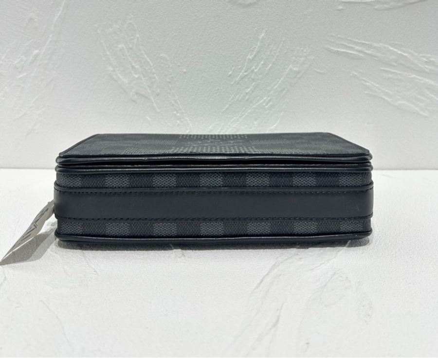 Lv 芯片款灰黑棋盤 郵差包 尺寸約23x15-5