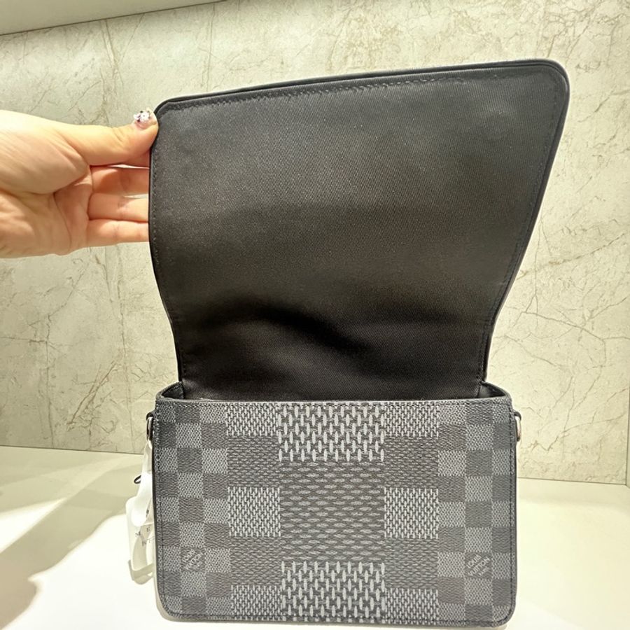 Lv 芯片款灰黑棋盤 郵差包 尺寸約23x15-10