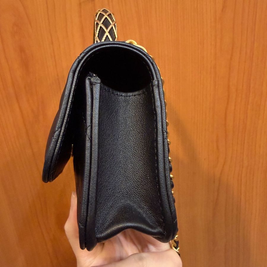 Chanel 黑羊皮霧金釦手把Mini WOC AP3385-3