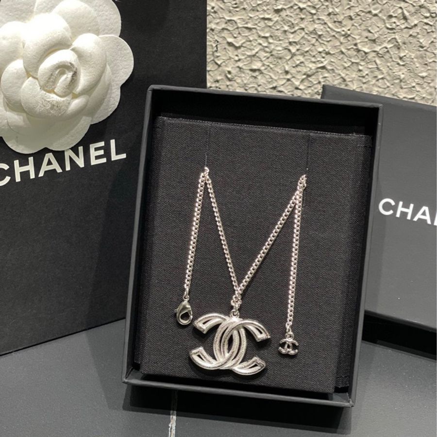 Chanel 雙C水晶鏤空大吊墜項鍊,藍白拼色鑽搭配復古銀鏈條 長短可調節 42-60cm-6