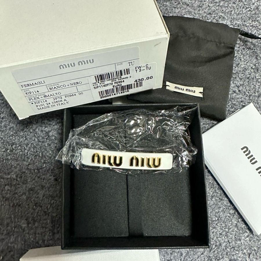 港現🇭🇰miumiu 👩‍🦰 新款髮夾-0