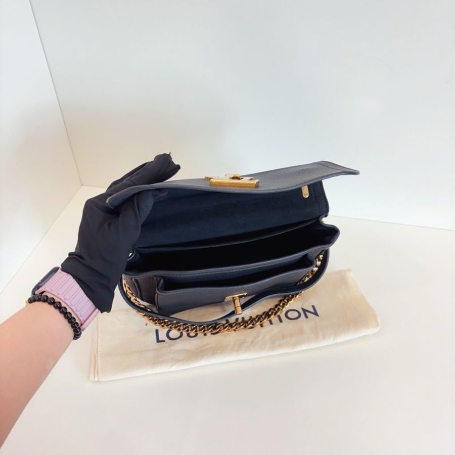✨Lv lockme chain 牛皮黑金郵差包 小號 晶片款🖤-8