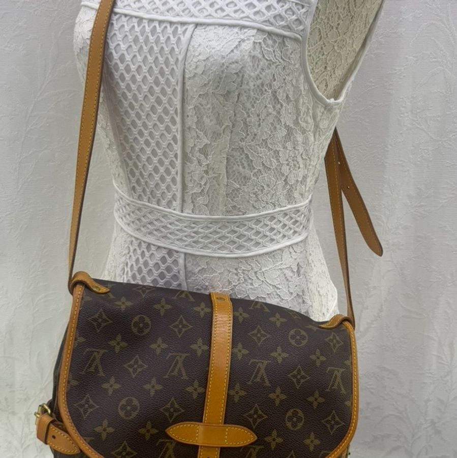 Louis Vuitton Saumur Bag-24