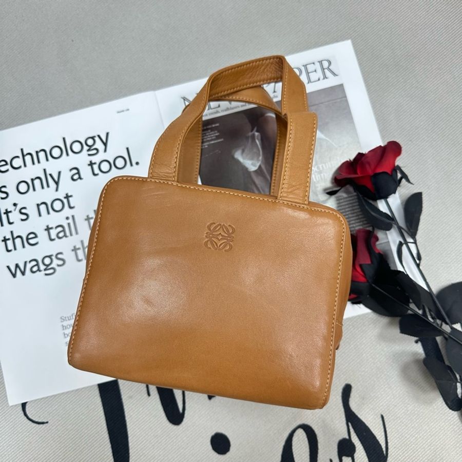 【赫蒂國際精品】 Loewe 羅意威 焦糖色手提方形便當包 vintage-0
