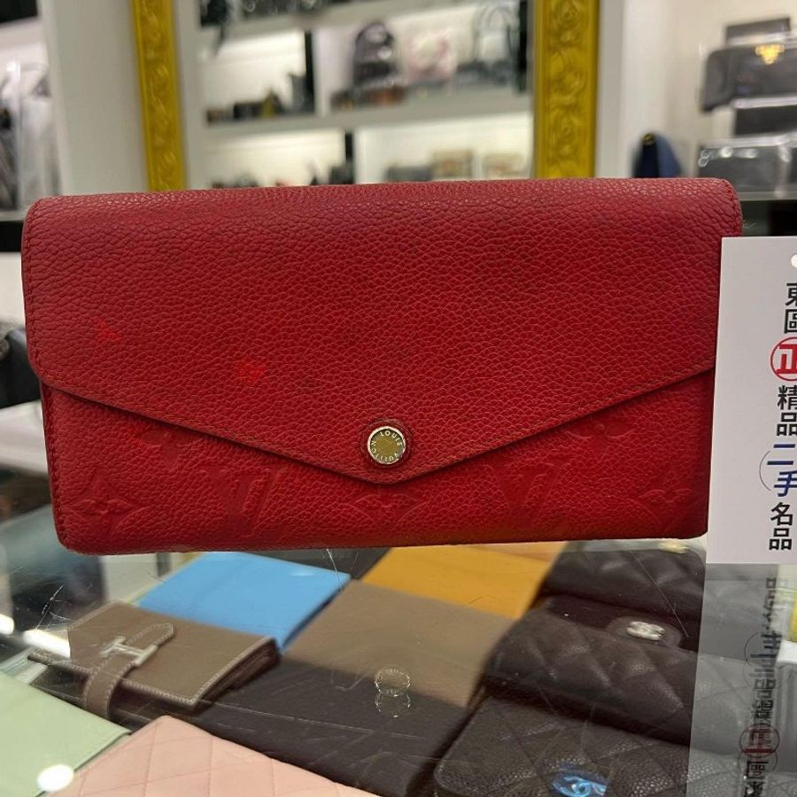 東區正精品㊣ LOUIS VUITTON LV SARAH 紅色全皮壓紋信封釦子長夾 RZ4981-0