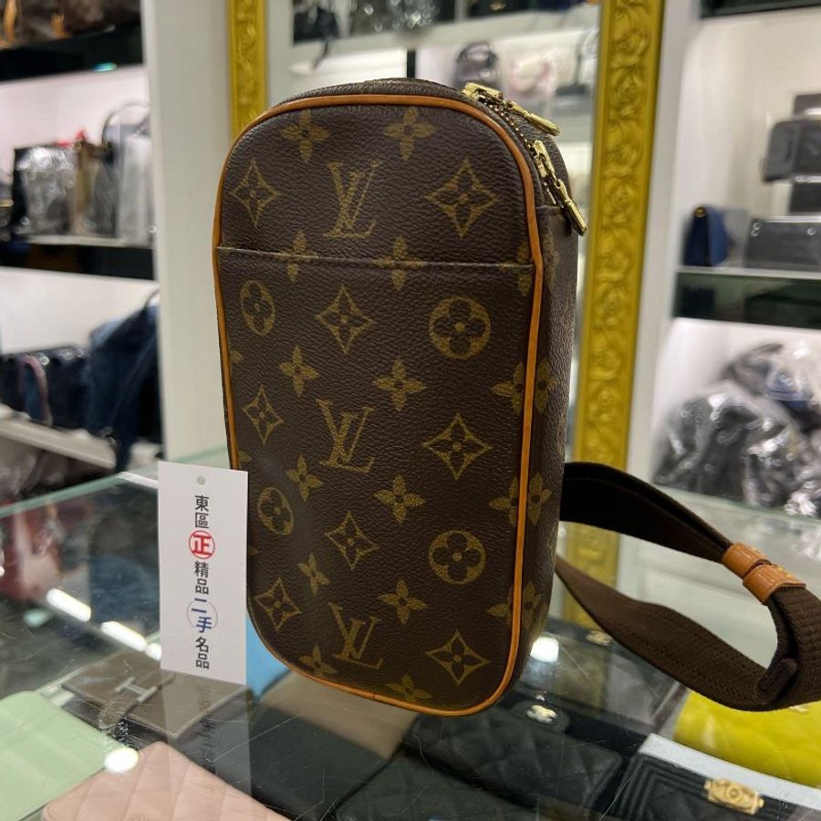 東區正精品㊣LV M51870 字紋老花胸口包斜背包 RA1725-2