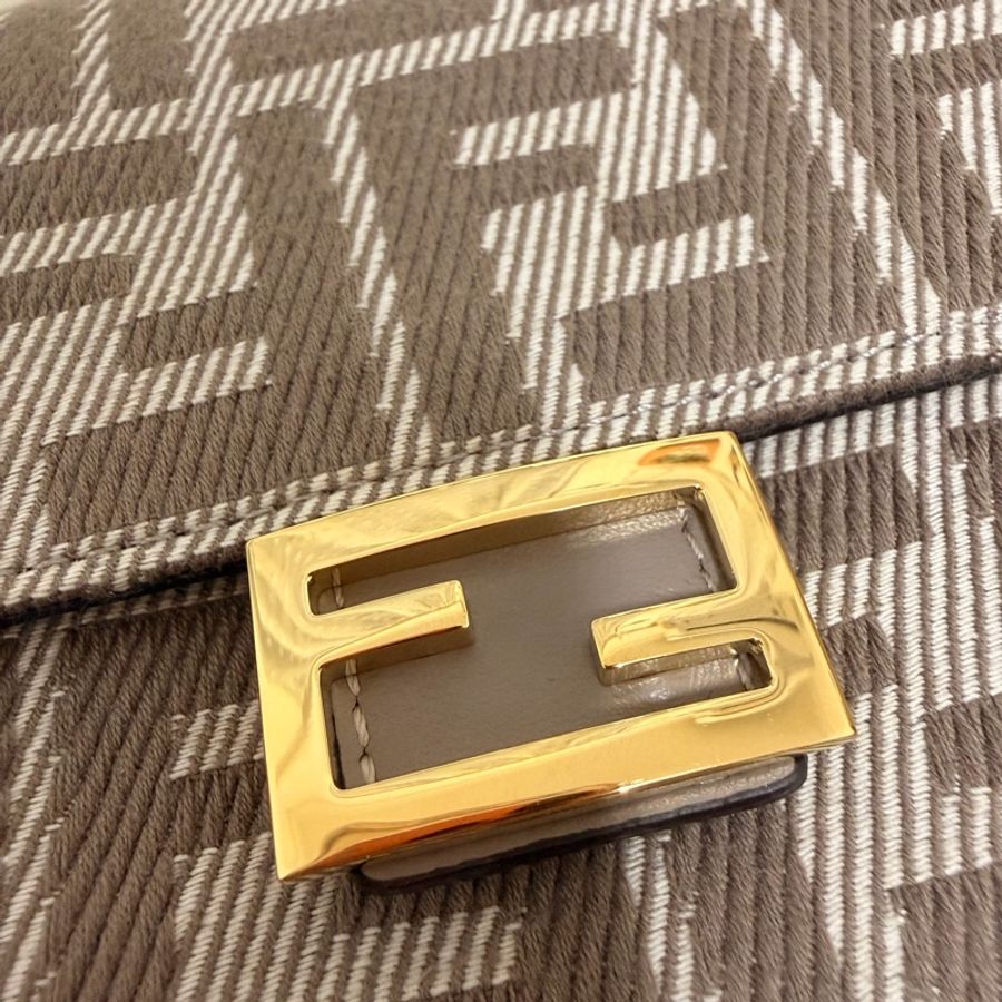 FENDI Baguette 米灰 鍊帶兩用包-1