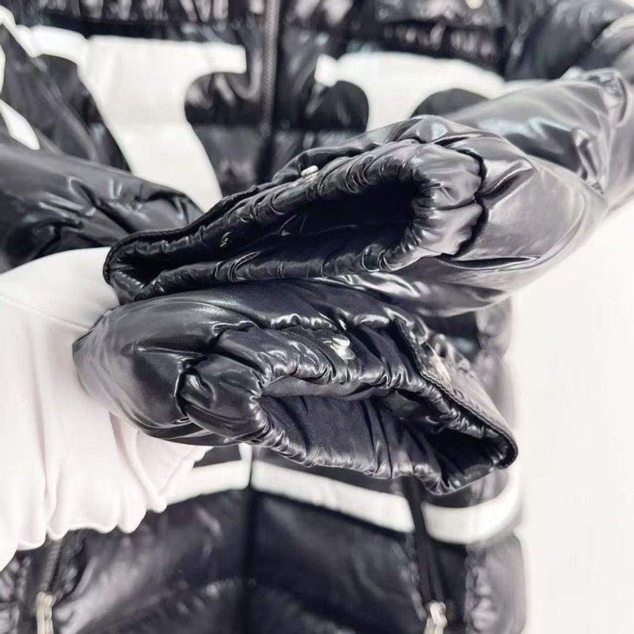 Moncler Valentino 聯名款羽絨外套46碼 衣長70胸圍100 9新 配件塵袋衣架-4