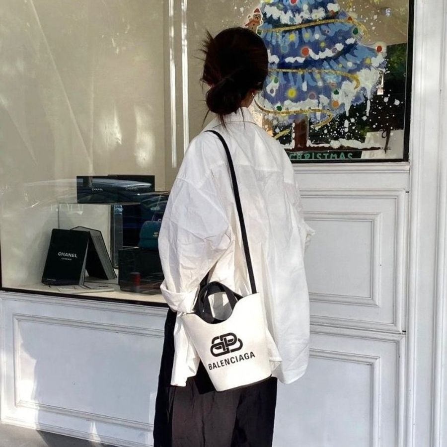 BALENCIAGA 黑白帆布肩背斜背水桶包15*22*15 9新 配件塵袋-0