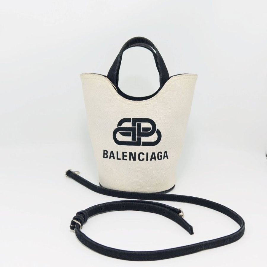 BALENCIAGA 黑白帆布肩背斜背水桶包15*22*15 9新 配件塵袋-1
