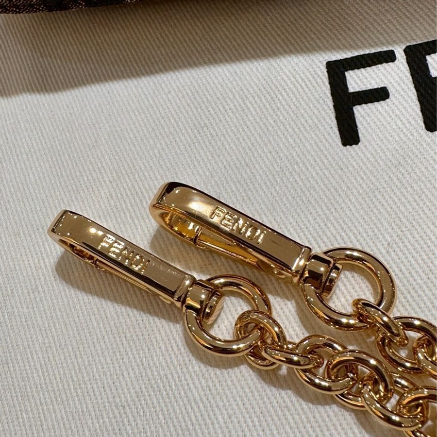 FENDI~保證全新Baguette棕色提花FF布料手拿包配飾鏈,可手拿、肩背、斜背,可甜可鹹!超實用好背👍-23
