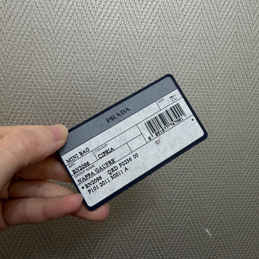 Prada 裸色羊皮抓皺高菲迷你手提斜背包-20