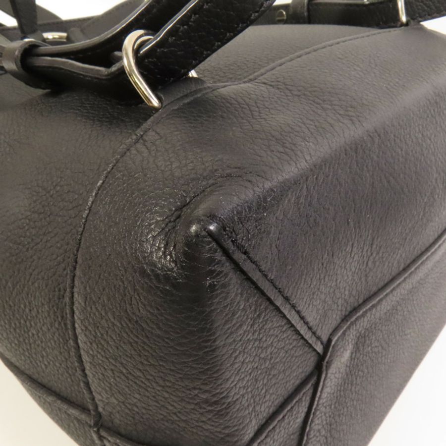 LOUIS VUITTON 牛皮皮革Lock Me Backpack銀扣背包-10