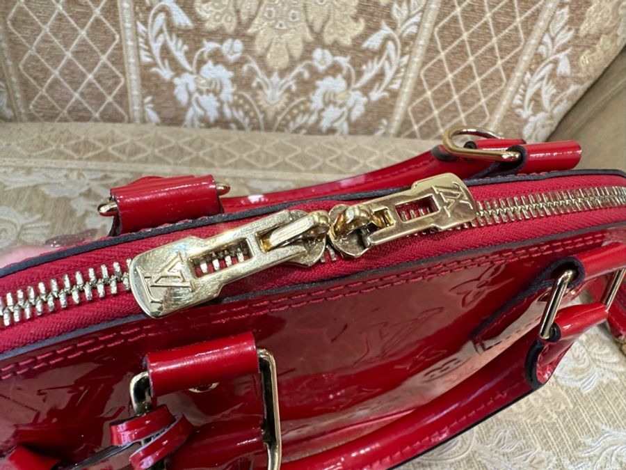 LV 紅漆亮皮金釦AlmaBB手提斜背包 M91771-10