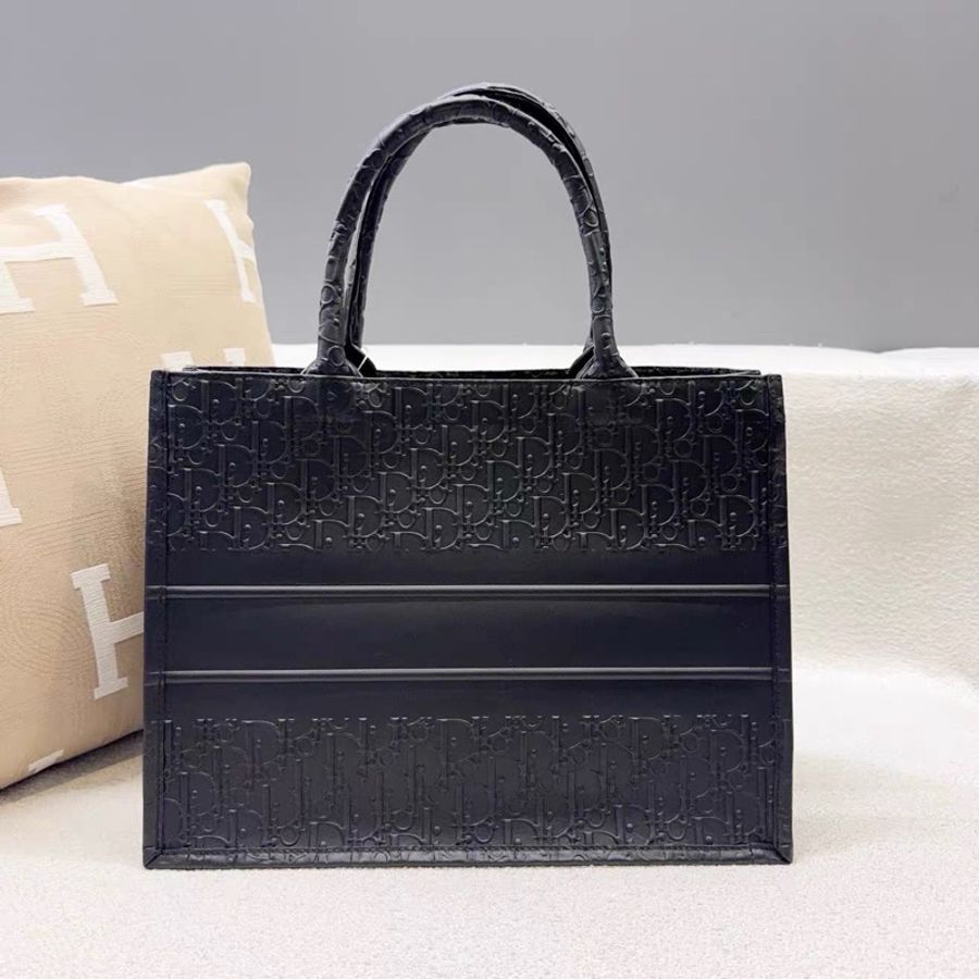 #閒置新 #超稀有釋出✨ Dior tote全黑牛皮壓花托特包 中號-5