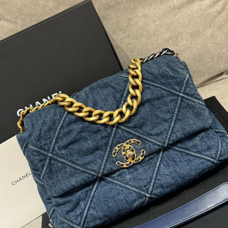 ｛😍太香了吧 ! 💙｝Chanel 牛仔藍 19 系列30cm 口蓋包 （保卡款）-0