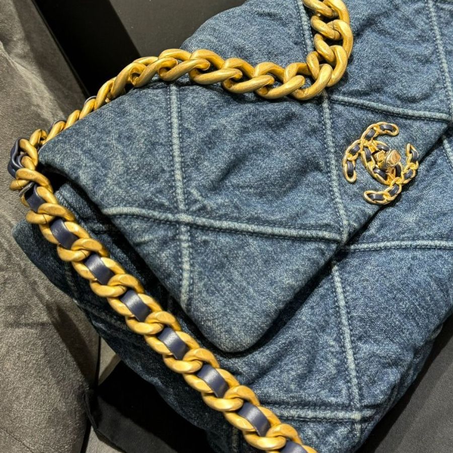 ｛😍太香了吧 ! 💙｝Chanel 牛仔藍 19 系列30cm 口蓋包 （保卡款）-3