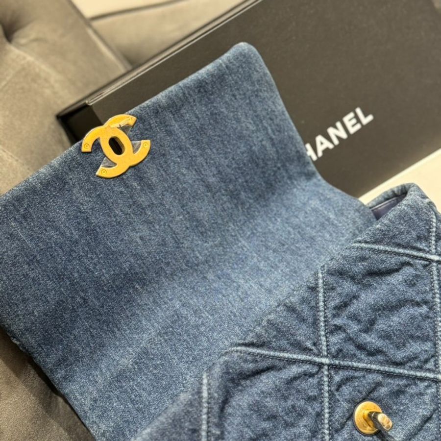 ｛😍太香了吧 ! 💙｝Chanel 牛仔藍 19 系列30cm 口蓋包 （保卡款）-4