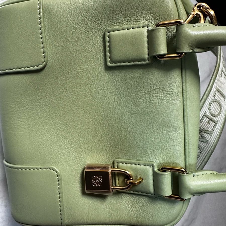 🛑🛍️本月超夯包款降價了🛑🛍️LOEWE Amazona 16 方形手提肩背包-16