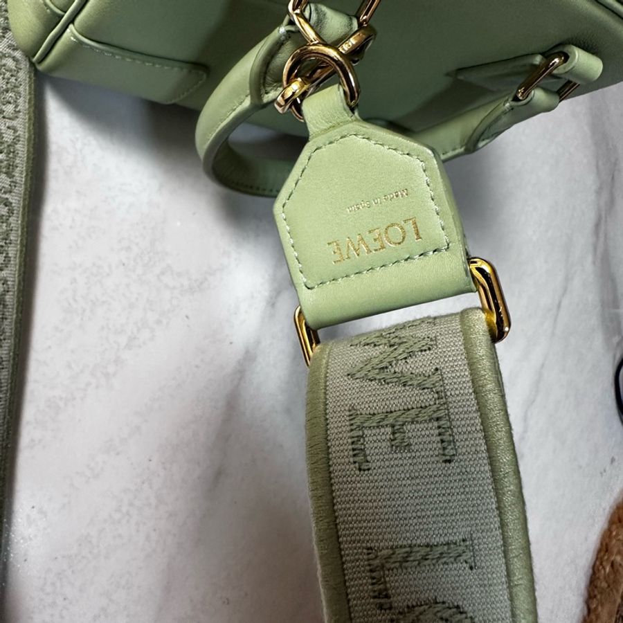 🛑🛍️本月超夯包款降價了🛑🛍️LOEWE Amazona 16 方形手提肩背包-18