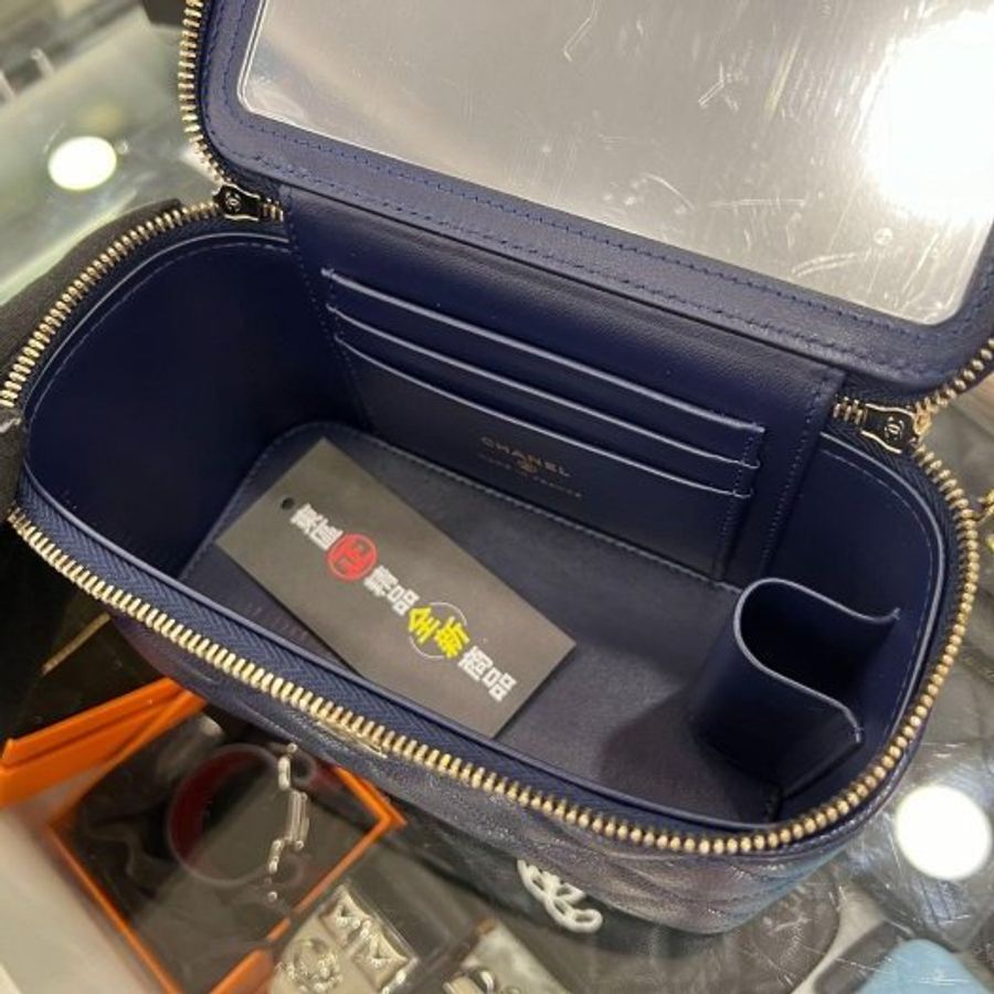 東區正精品㊣CHANEL AP1341 全新香奈兒藍色荔枝牛皮內鏡子雙拉鍊金皮穿鍊化妝箱包斜背包 RZ4681-4