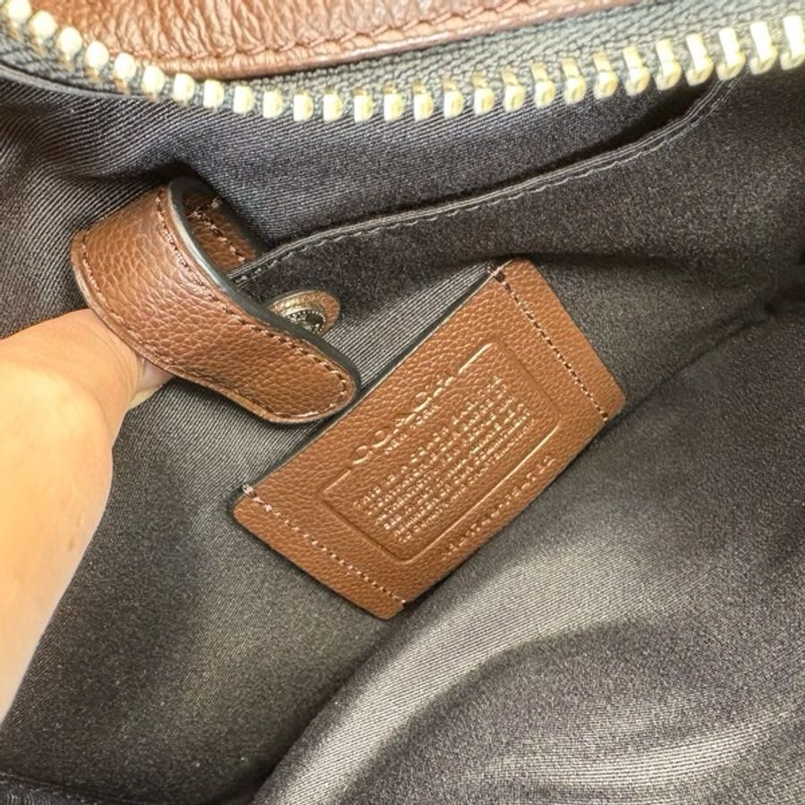 美國購買 正牌Coach 包包 男士斜背包 拉鍊款 咖啡色款-18