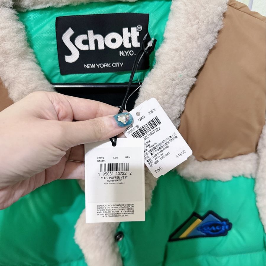 未使用Coach 與 Schott N.Y.C. 的聯名款尼龍羽絨背心(原價41800元）-10