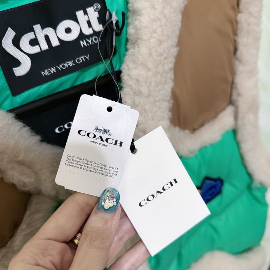 未使用Coach 與 Schott N.Y.C. 的聯名款尼龍羽絨背心(原價41800元）-31