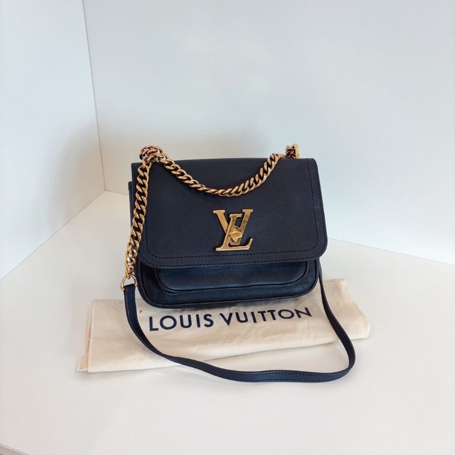 LV 黑金lockme chain全皮顆粒牛皮郵差包小號 芯片款22*16*8  98新配件塵袋-1