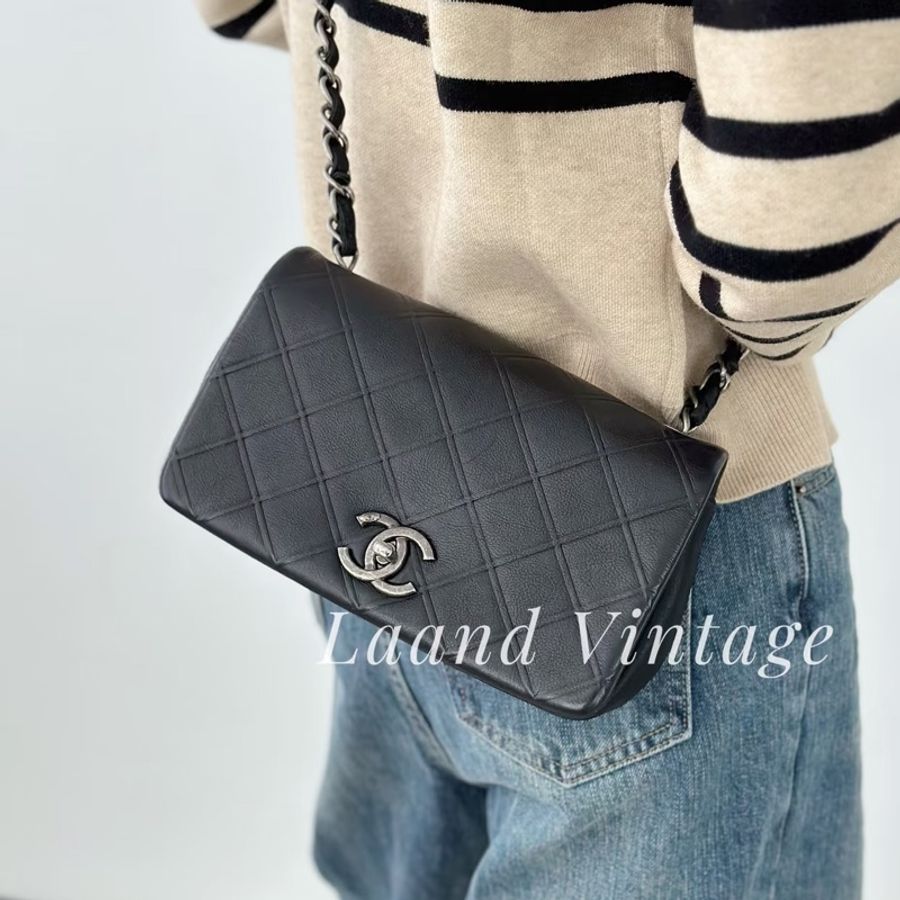 Chanel · 稀有華夫格黑銀牛皮翻蓋鏈條包 全配-0