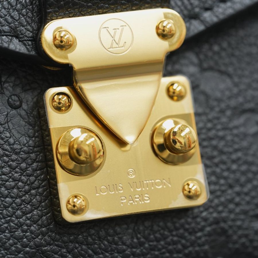 近全新 LouisVuitton/路易威登 East West黑色牛皮壓紋小郵差 斜挎包-5