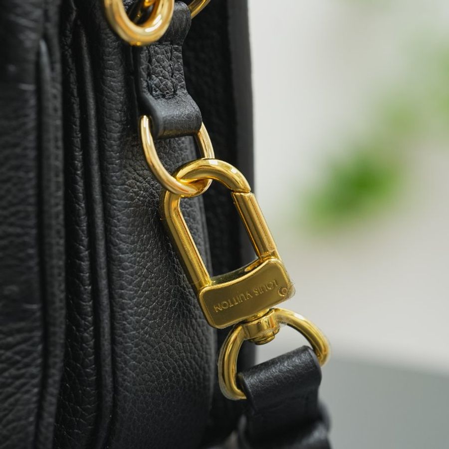 近全新 LouisVuitton/路易威登 East West黑色牛皮壓紋小郵差 斜挎包-18