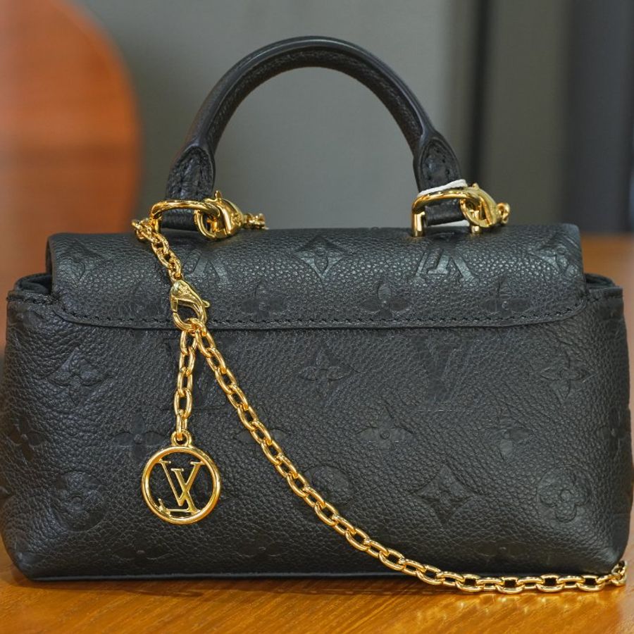 LouisVuitton/路易威登 黑牛皮壓紋Madeleine NANO 瑪德琳 鏈條斜挎包 芯片款-11