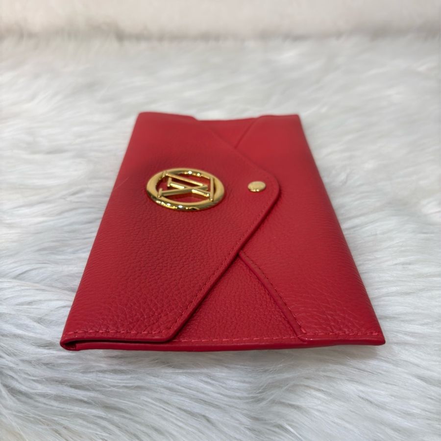 LV 訂製款 紅色荔枝皮 圓形 LOGO 釦式 信封 長夾 皮夾 收納袋 萬用袋-2