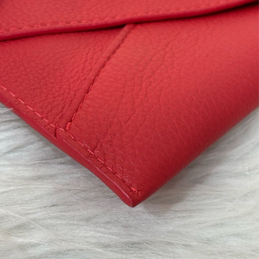 LV 訂製款 紅色荔枝皮 圓形 LOGO 釦式 信封 長夾 皮夾 收納袋 萬用袋-8