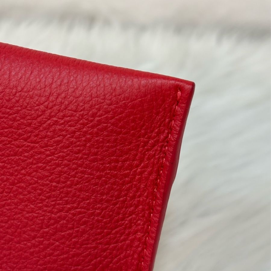 LV 訂製款 紅色荔枝皮 圓形 LOGO 釦式 信封 長夾 皮夾 收納袋 萬用袋-11