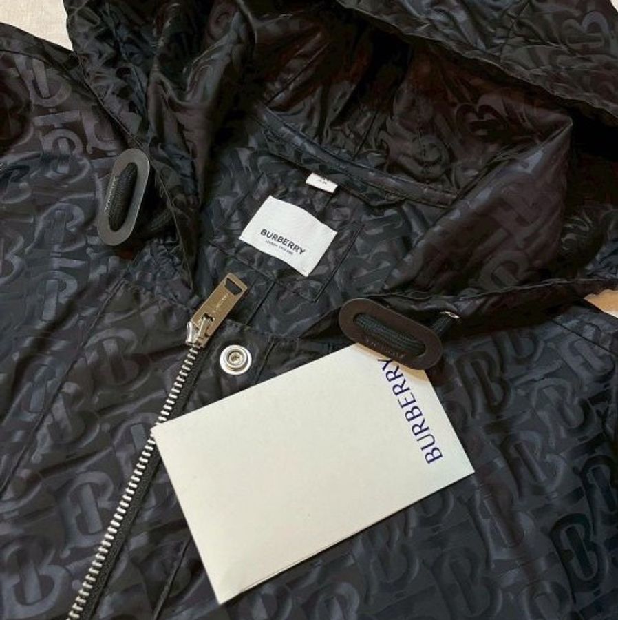 BURBERRY英國黑色專屬標誌提花連帽風雪大衣UK4-4