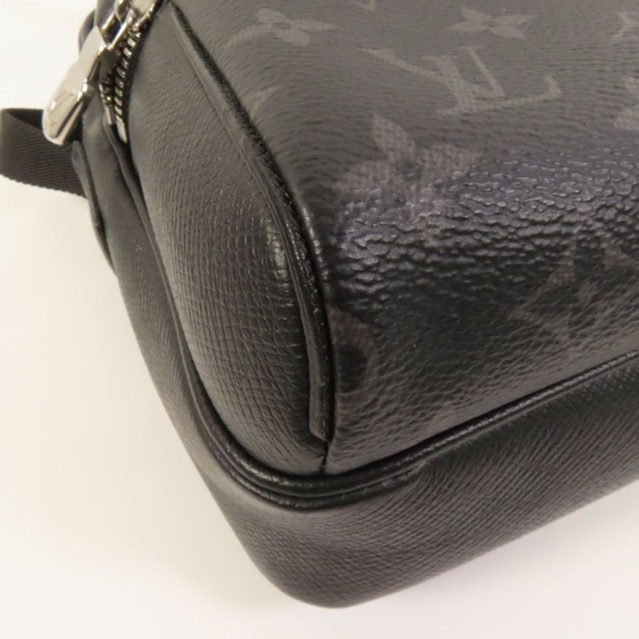 LOUIS VUITTON Monogram Eclipse Messenger PM Voyager銀扣肩背袋-11