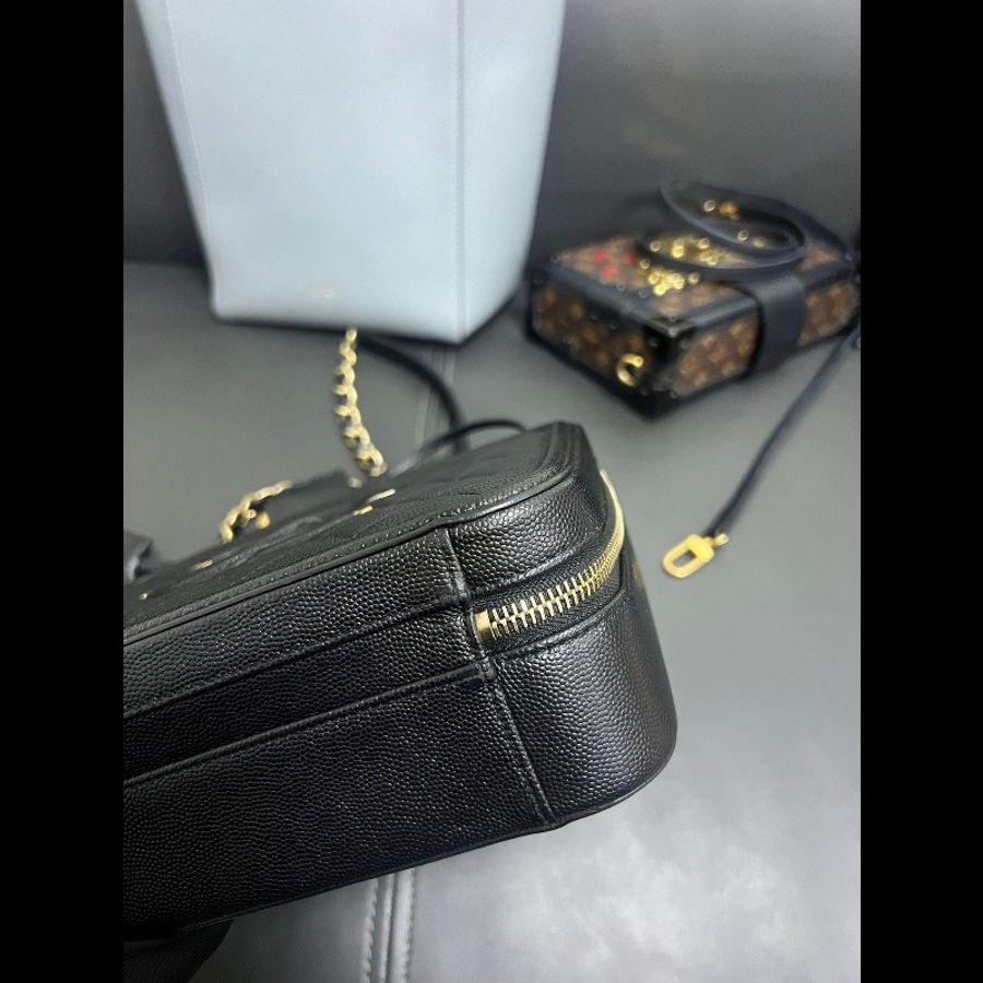 Chanel vanity case medium 
中號 黑金荔枝皮相機包-6