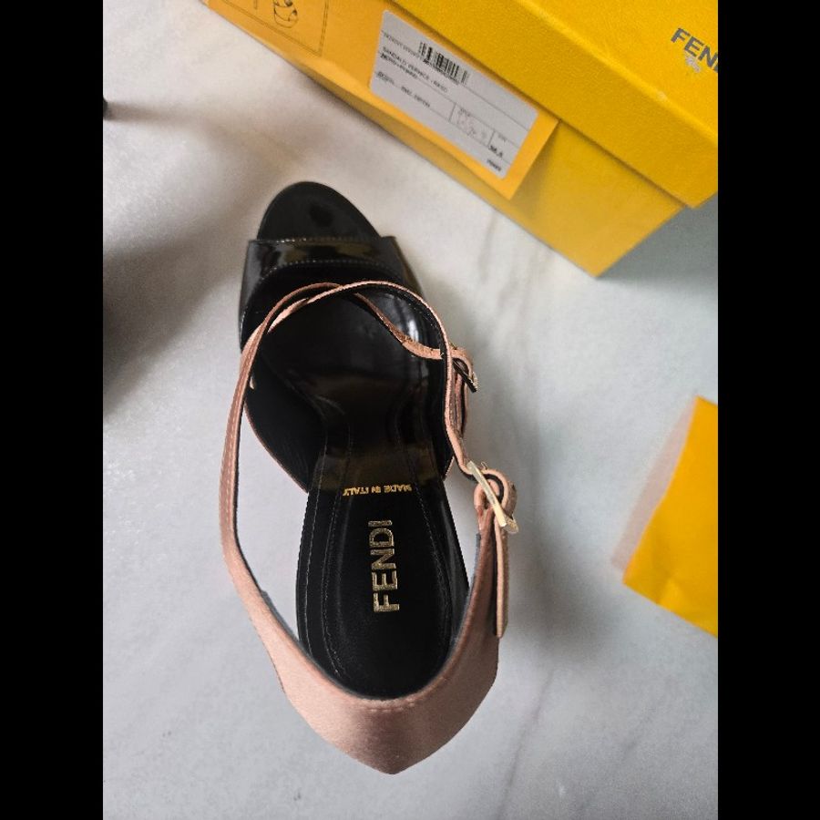 📢最後降價囉📢fendi sandalo verbice +raso +metopes 奢華高跟鞋-7