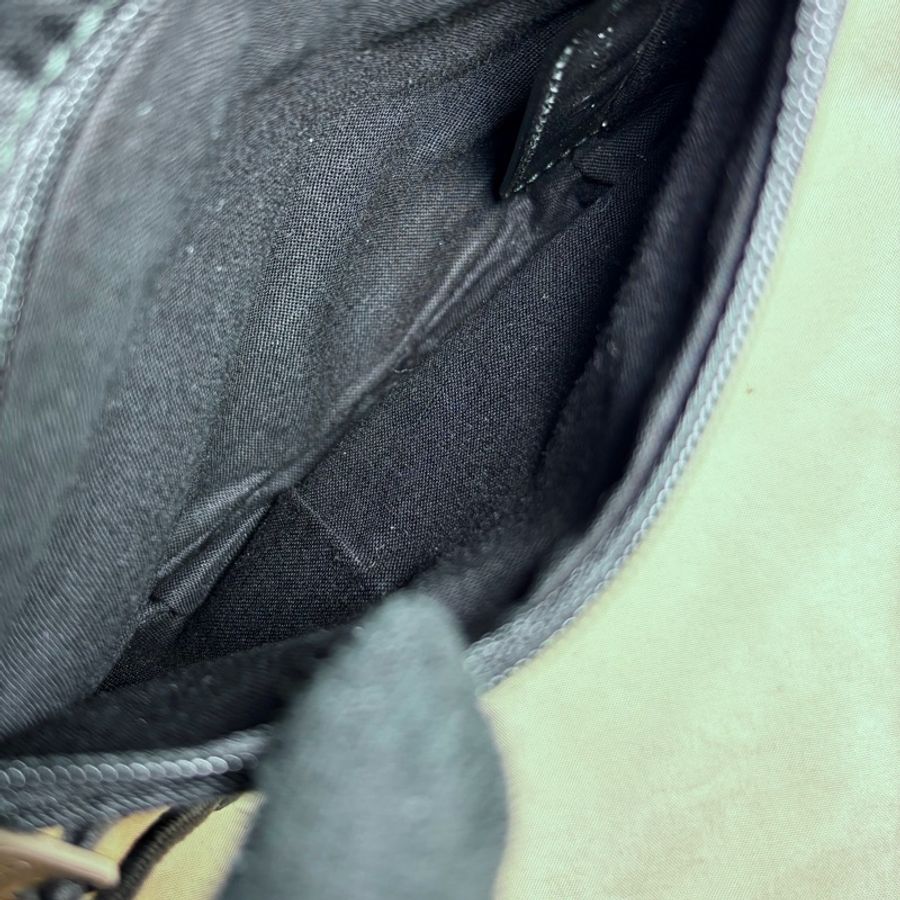 ✨經典百搭 Balenciaga 巴黎世家 黑草寫logo 斜背小包/手機包-6