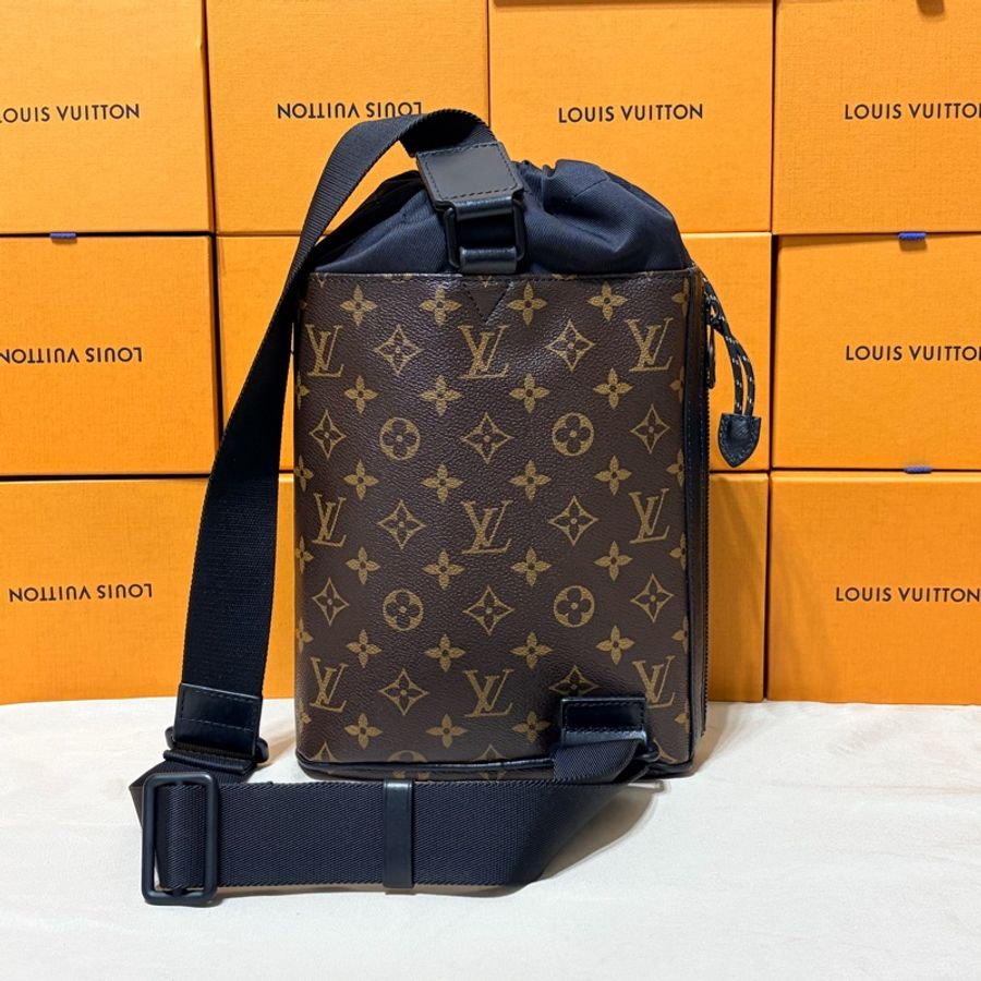 🥤百事可樂 限量LV 路易威登 Louis Vuitton 抽繩水桶老花大胸包/肩背包/斜背包-3