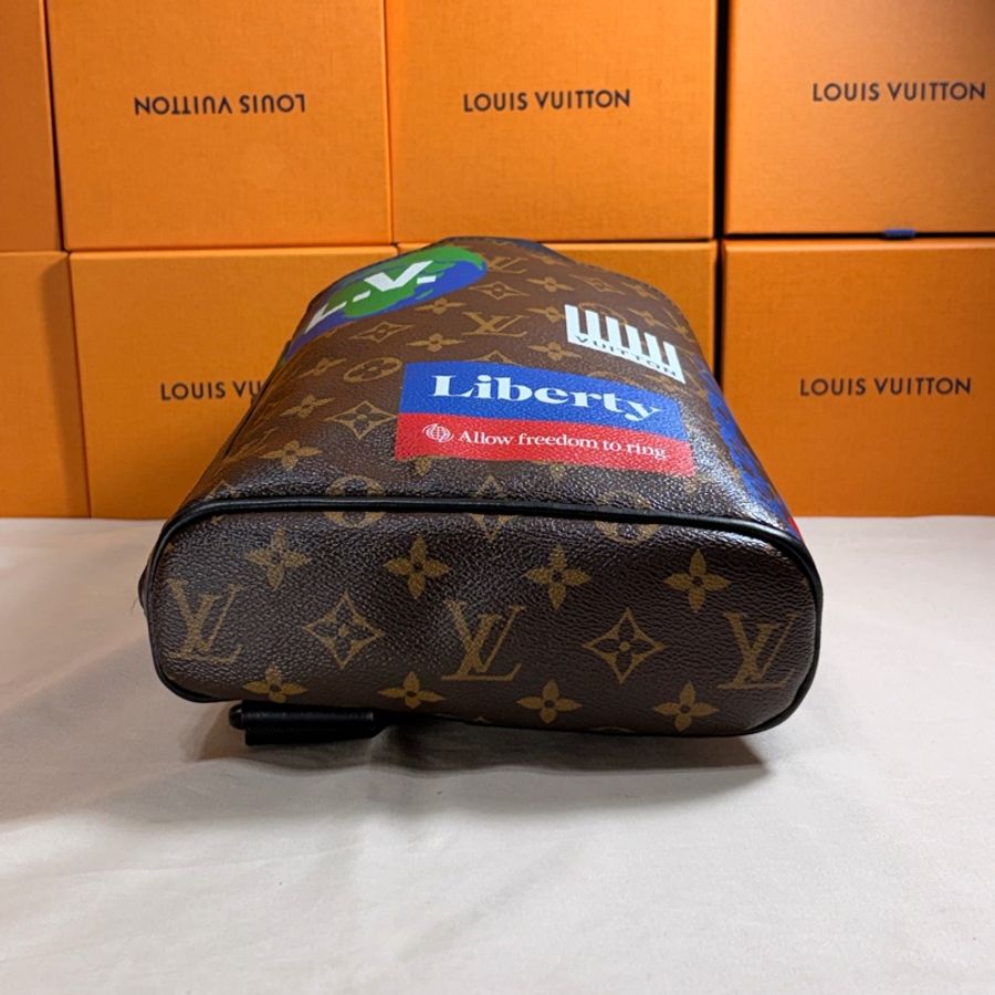 🥤百事可樂 限量LV 路易威登 Louis Vuitton 抽繩水桶老花大胸包/肩背包/斜背包-7