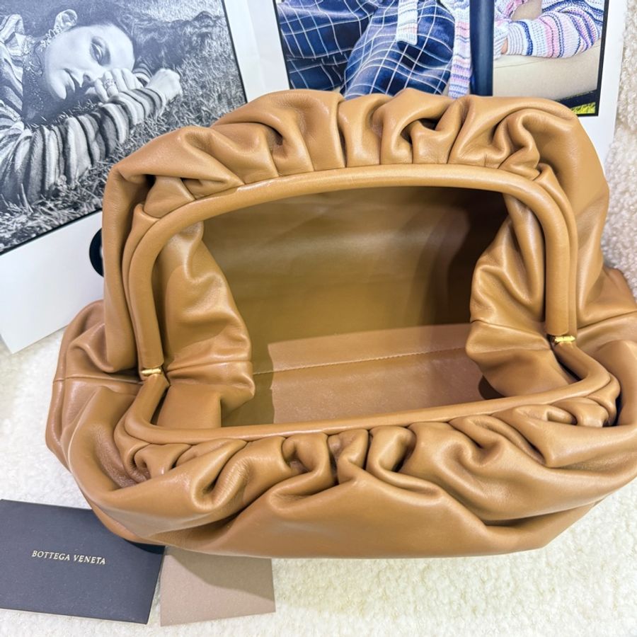 閑置未使用品BOTTEGA VENETA BV葆蝶家P OUCH系雲朵包-3