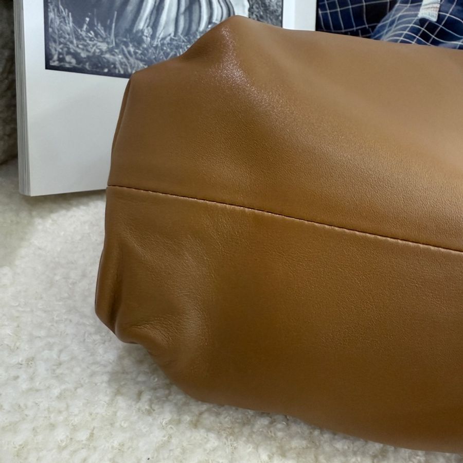 閑置未使用品BOTTEGA VENETA BV葆蝶家P OUCH系雲朵包-9