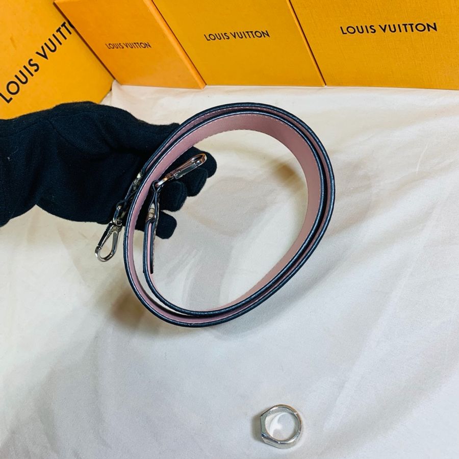 ‼️全台最甜 ✨近新閒置 LV 路易威登 Louis Vuitton 喜馬拉雅蛇皮 粉色雙面用寬背帶/肩帶-7